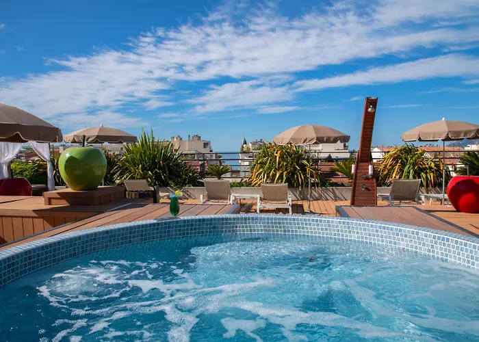 Best Western Premier Le Patio des Artistes Wellness Jacuzzi Cannes